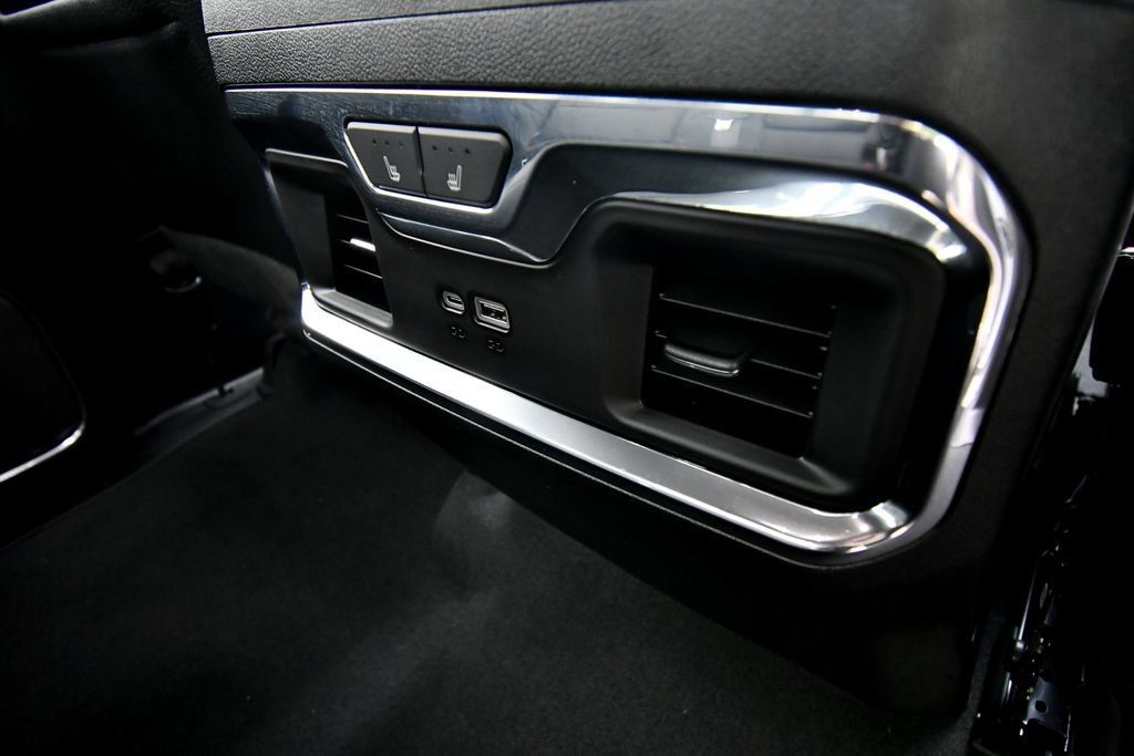 Used 2024 GMC Sierra 3500 Denali w/ Technology Package AWD/4WD image 20