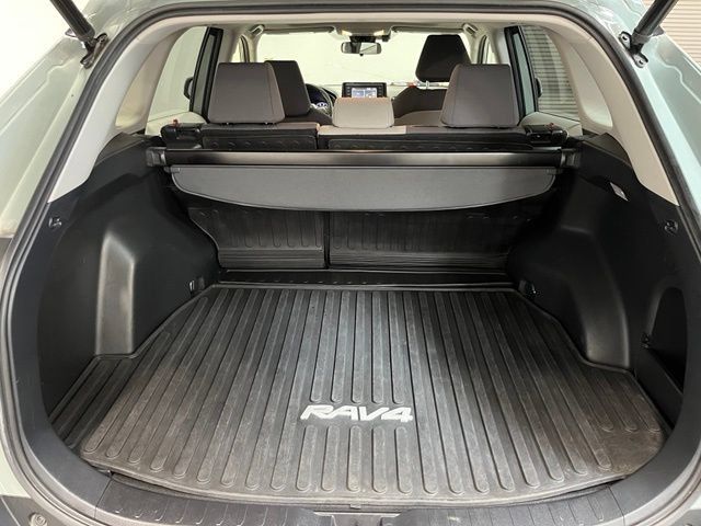 Used 2021 Toyota RAV4 XLE w/ Convenience Package AWD/4WD image 14