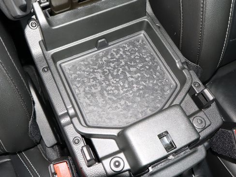 Used 2022 Jeep Wrangler Unlimited Sahara w/ Cold Weather Group image 30