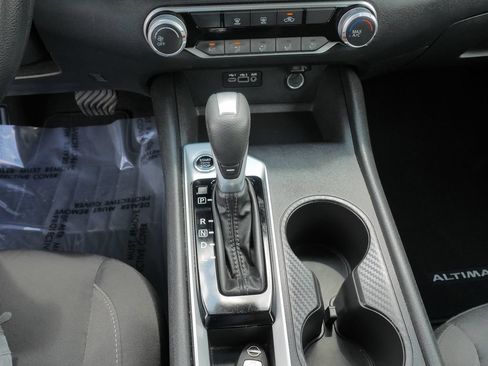 Used 2025 Nissan Altima 2.5 SV FWD image 26