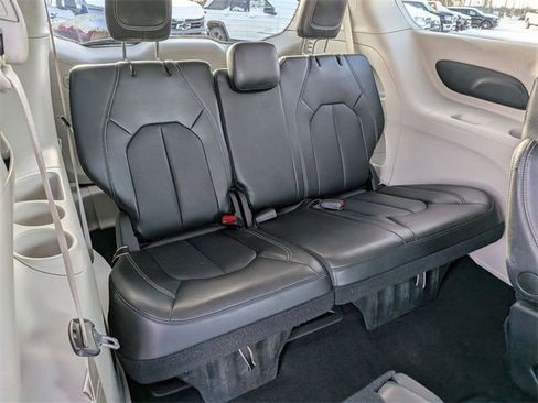 Certified 2024 Chrysler Pacifica Touring-L image 27