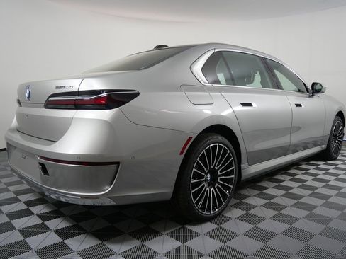 Used 2025 BMW i7 eDrive50 image 3