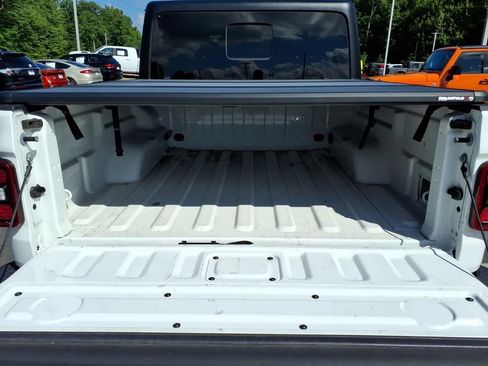 Used 2024 Jeep Gladiator Mojave w/ Convenience Group AWD/4WD image 9