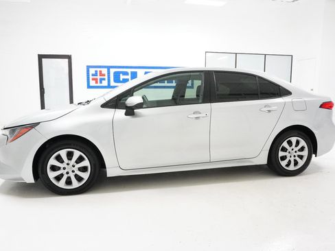 Used 2021 Toyota Corolla LE image 8