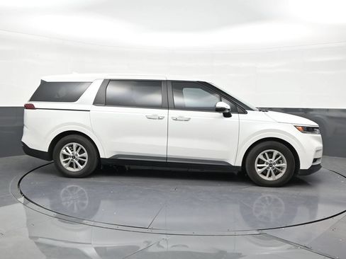 Used 2024 Kia Carnival LX FWD image 6