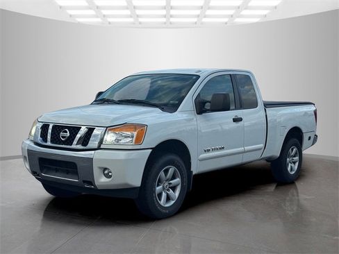 Used 2013 Nissan Titan SV image 3