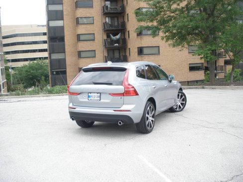 Used 2018 Volvo XC60 T5 Momentum AWD/4WD image 19