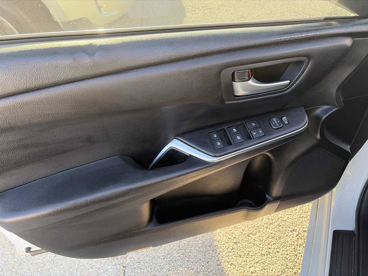 Used 2016 Toyota Camry SE FWD image 7