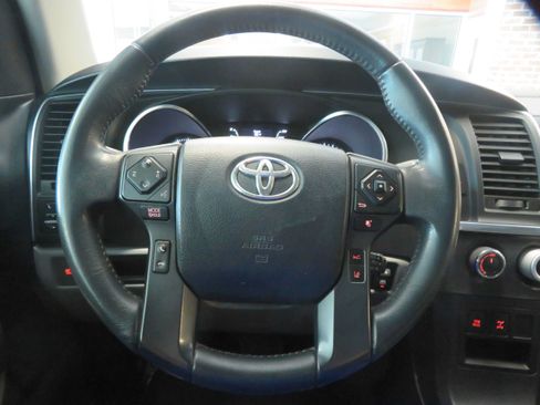 Used 2019 Toyota Sequoia SR5 AWD/4WD image 31