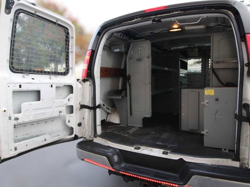 Used 2014 Chevrolet Express 2500 image 26