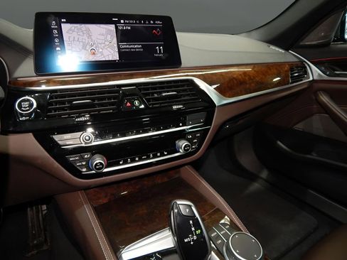 Used 2022 BMW 540i xDrive w/ M Sport Package image 12