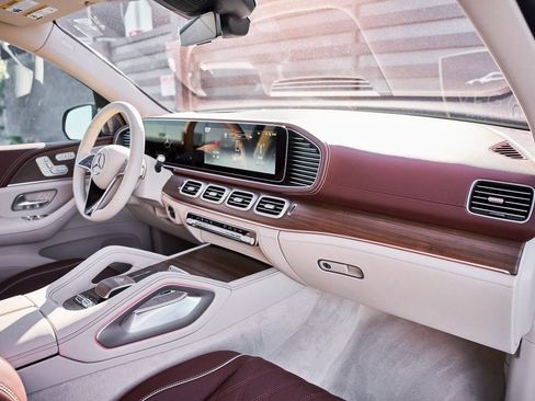 Used 2026 Mercedes-Benz Maybach GLS 600 4MATIC image 40