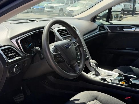 Used 2016 Ford Fusion SE FWD image 18