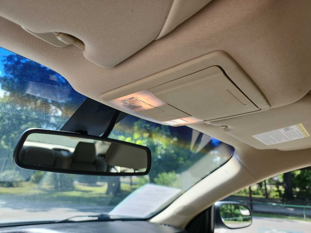 Used 2015 Ford Taurus SEL FWD image 22