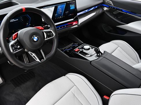 Used 2025 BMW M5 w/ Executive Package image 12