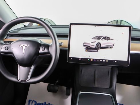 Used 2023 Tesla Model Y Long Range image 16