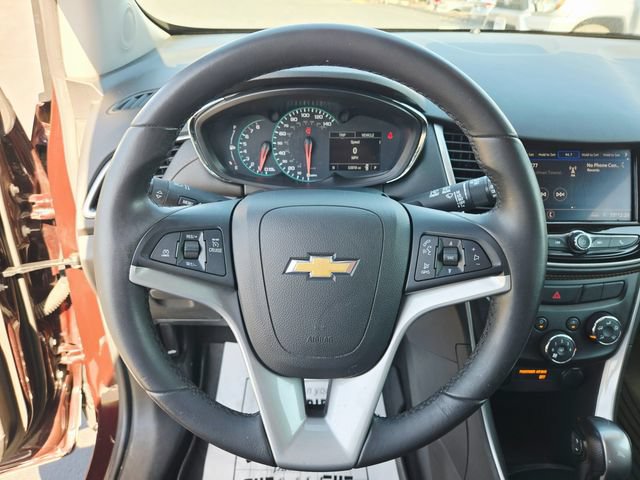 Used 2021 Chevrolet Trax LT w/ LT Convenience Package FWD image 12
