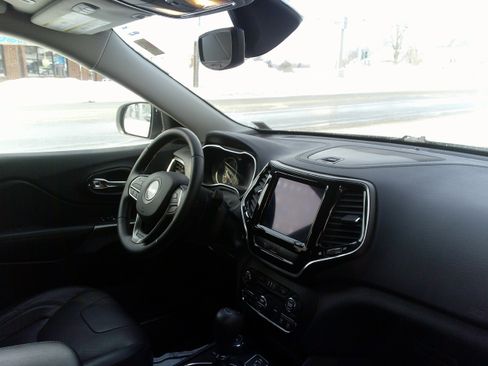 Used 2019 Jeep Cherokee Limited image 22