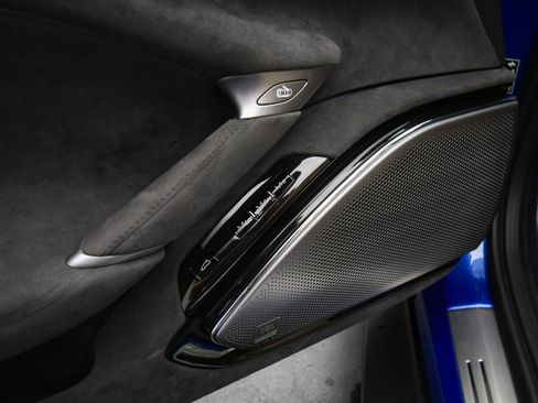 Used 2025 Ferrari Roma Spider image 50