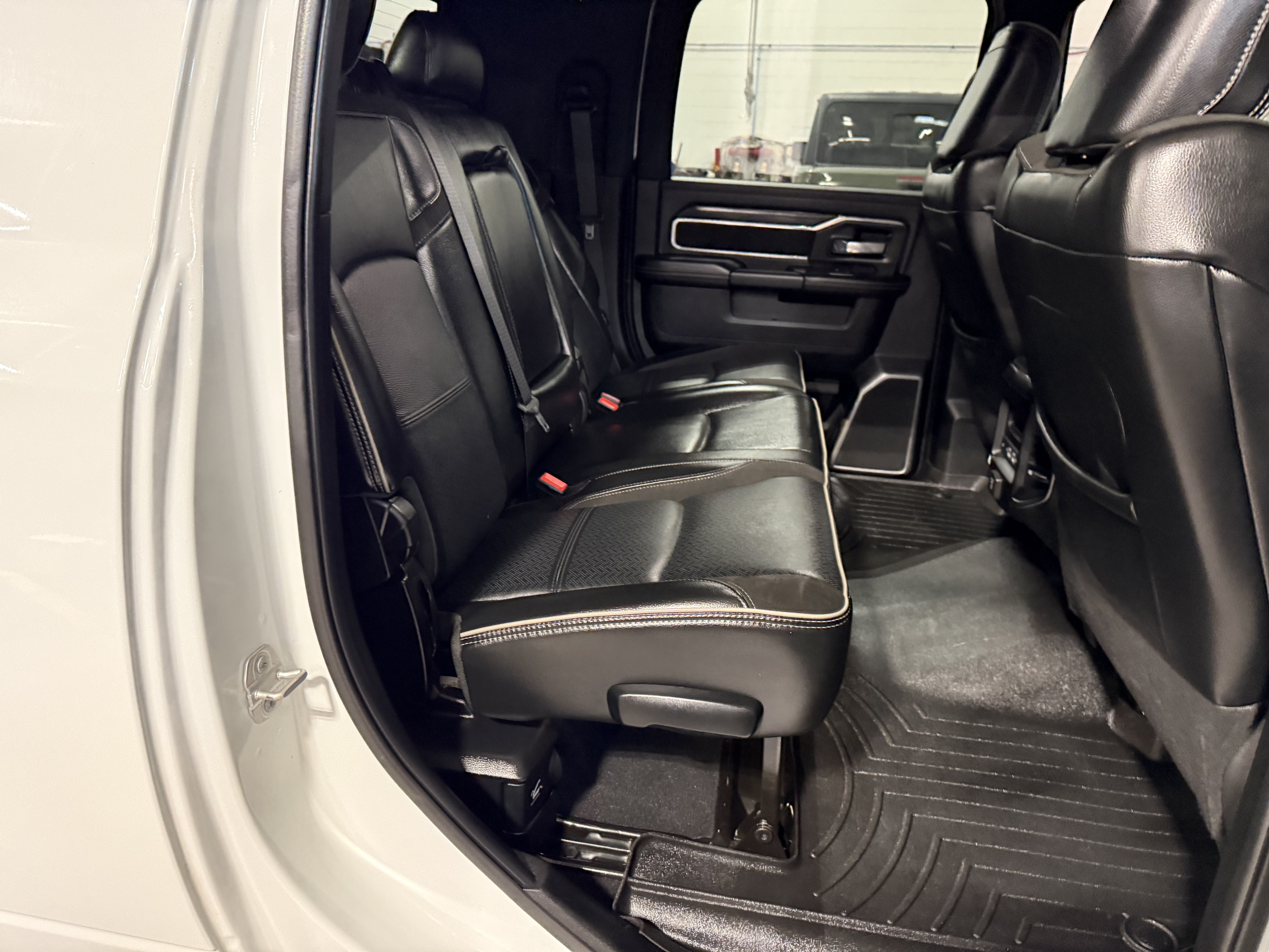 Used 2023 RAM 3500 Laramie AWD/4WD image 18