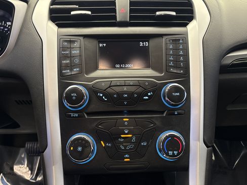 Used 2015 Ford Fusion SE w/ Equipment Group 201A FWD image 21
