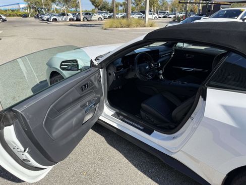 Used 2025 Ford Mustang GT Premium image 13