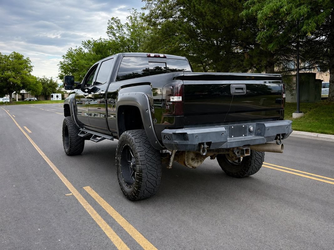 Used 2018 GMC Sierra 2500 Denali w/ Duramax Plus Package AWD/4WD image 3
