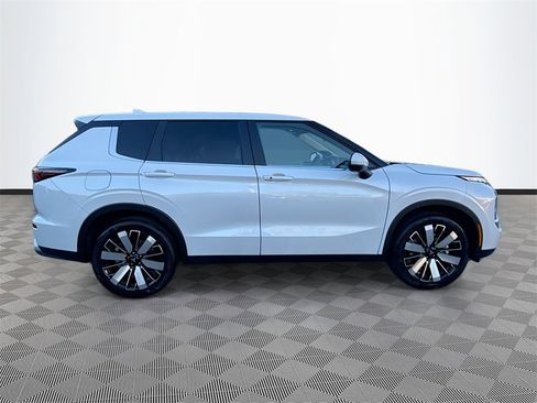 New 2026 Mitsubishi Outlander SE image 4