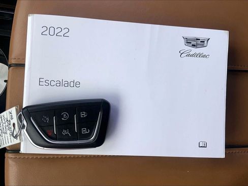 Used 2022 Cadillac Escalade Premium Luxury AWD/4WD image 12
