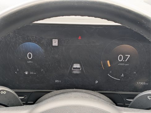 Used 2025 Hyundai Kona SEL FWD image 29