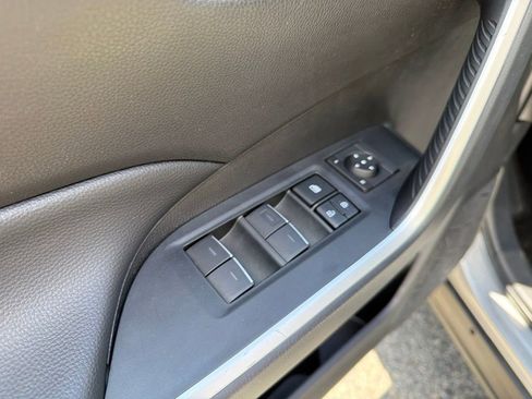 Used 2025 Toyota RAV4 XLE AWD/4WD image 14