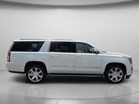 Used 2017 Cadillac Escalade ESV Premium Luxury AWD/4WD image 6