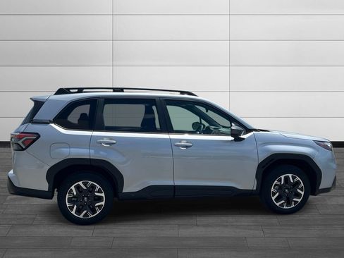 Used 2025 Subaru Forester Premium AWD/4WD image 6