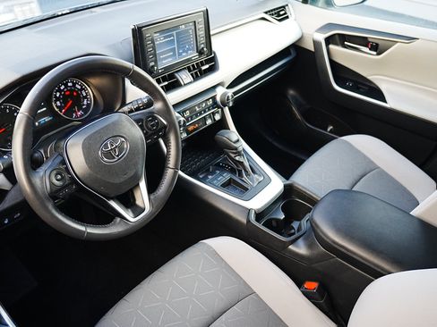 Used 2021 Toyota RAV4 XLE image 8