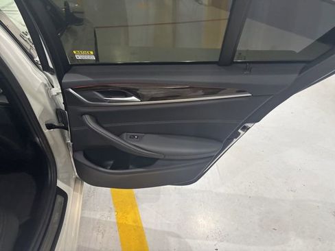 Used 2021 BMW 530i w/ Convenience Package image 37