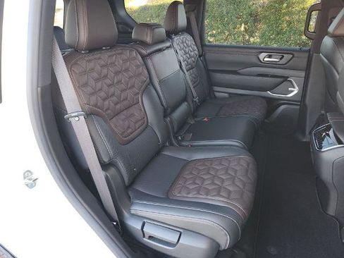 Certified 2025 Nissan Armada Platinum Reserve image 15