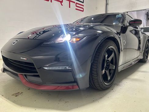 Used 2017 Nissan 370Z NISMO RWD image 2