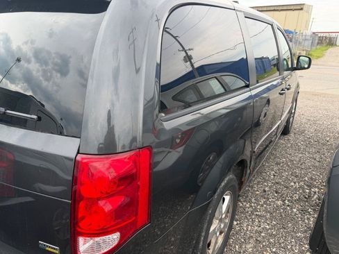 Used 2012 Dodge Grand Caravan SXT FWD image 8