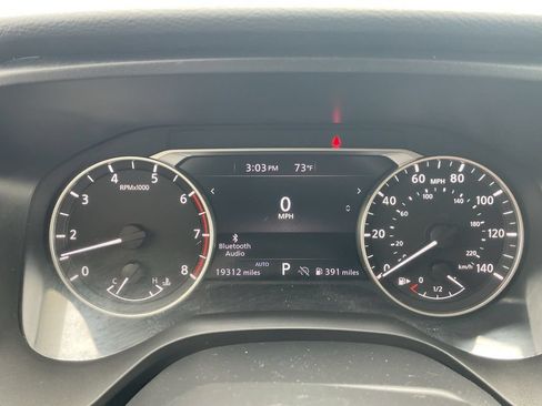 Used 2025 Nissan Rogue SV AWD/4WD image 12