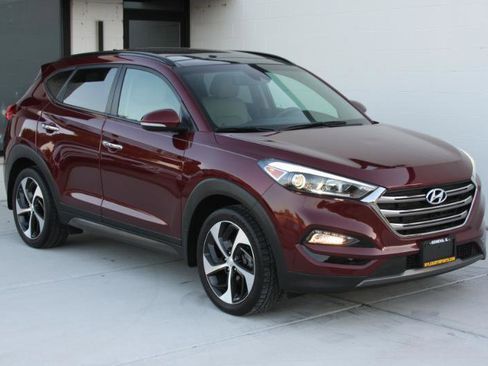 Used 2016 Hyundai Tucson Limited w/ Option Group 03 AWD/4WD image 4