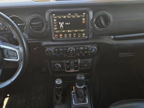Used 2021 Jeep Wrangler Unlimited Sahara AWD/4WD image 11