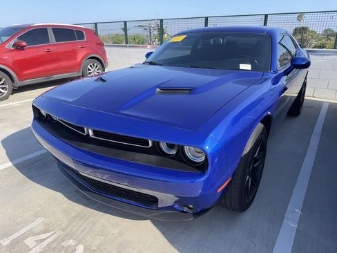 Used 2019 Dodge Challenger SXT w/ Driver Convenience Group RWD image 2