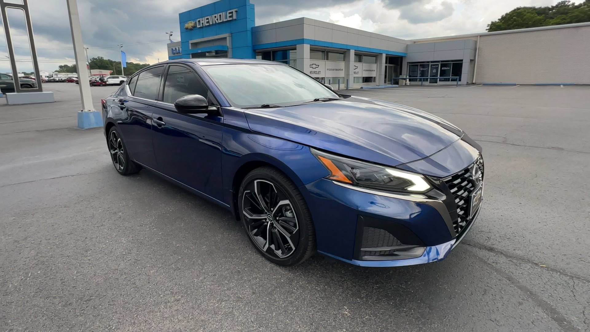 Used 2024 Nissan Altima 2.5 SR w/ SR Premium Package FWD image 2