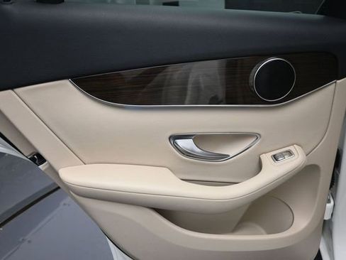 Used 2019 Mercedes-Benz GLC 300 image 21