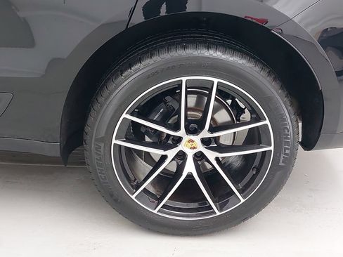 Used 2024 Porsche Macan image 36