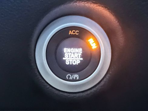 Used 2025 Chrysler Pacifica Select FWD image 26