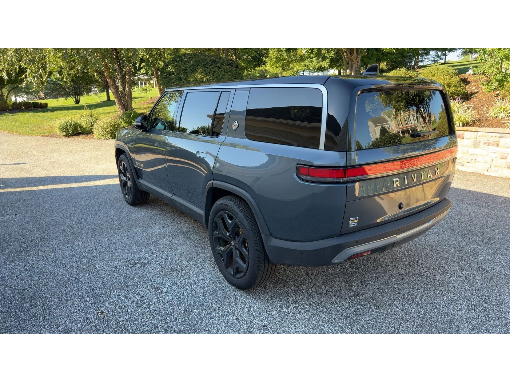 Used 2022 Rivian R1S Launch Edition Quad AWD/4WD image 4