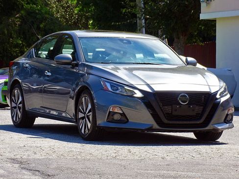 Used 2020 Nissan Altima 2.5 SL FWD image 9