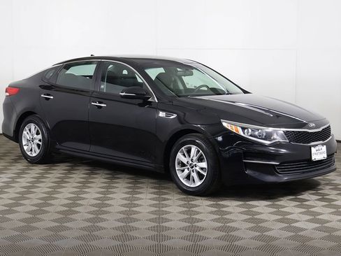 Used 2017 Kia Optima LX w/ Convenience Package FWD image 2