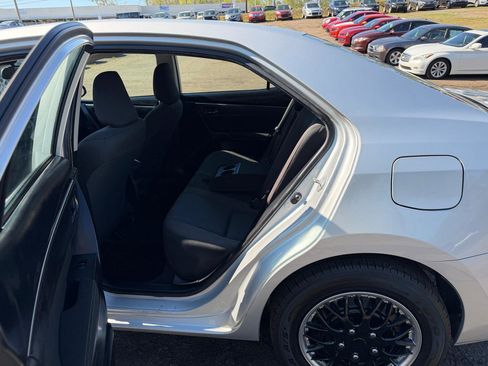 Used 2019 Toyota Corolla LE image 12